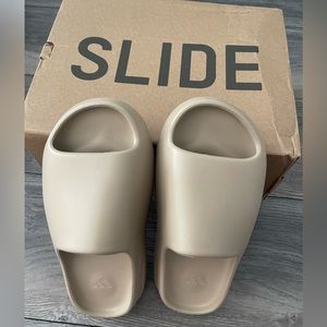 Yeezy slides Color pure